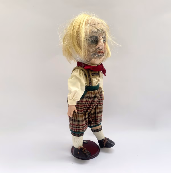 Sculpture: Otto right side Hacked doll with soft body and china hands and feet. Doll face is replaced with uncanny head made from textile.