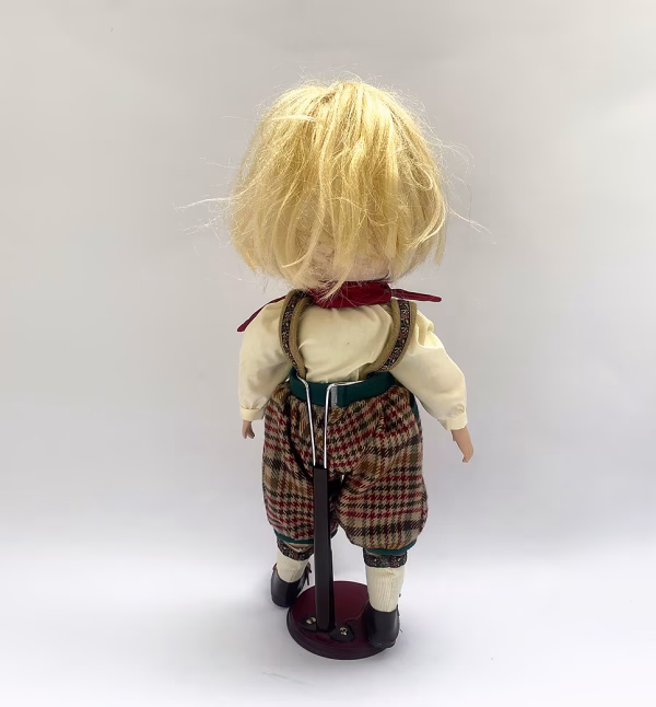 Sculpture: Otto backside Hacked doll with soft body and china hands and feet. Doll face is replaced with uncanny head made from textile.