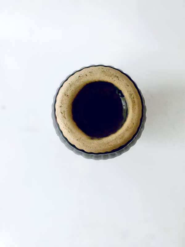 ceramic pot / bird's eye view